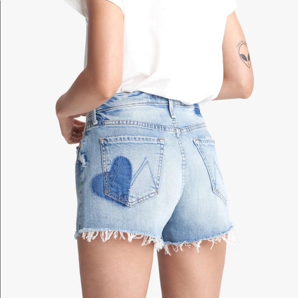 MOTHER Tomcat Fray Jean Shorts 26 NWOT